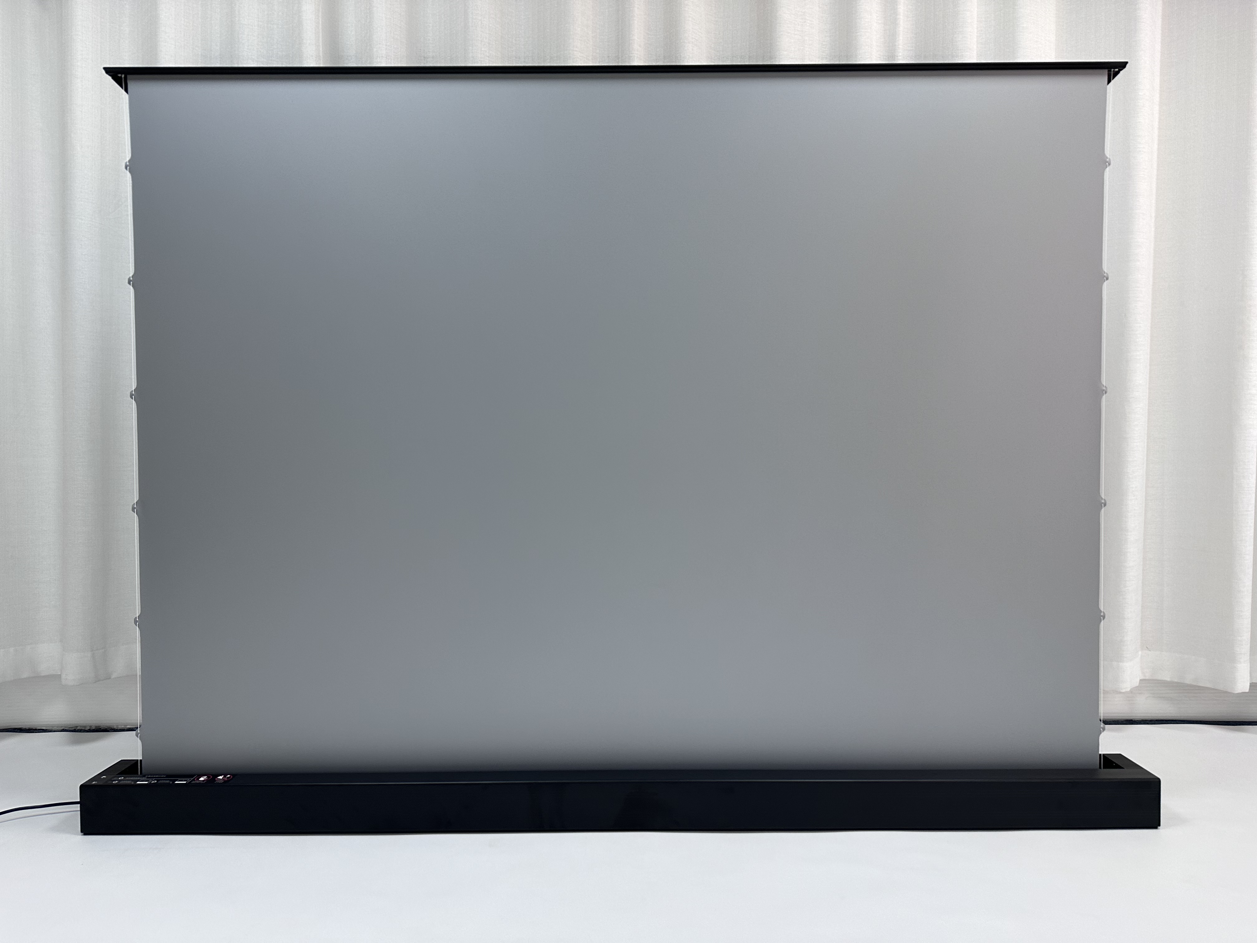 84-Inch 4K 16:9 Silver Motoriz - Home Cinema Flooring recensione e prezzo